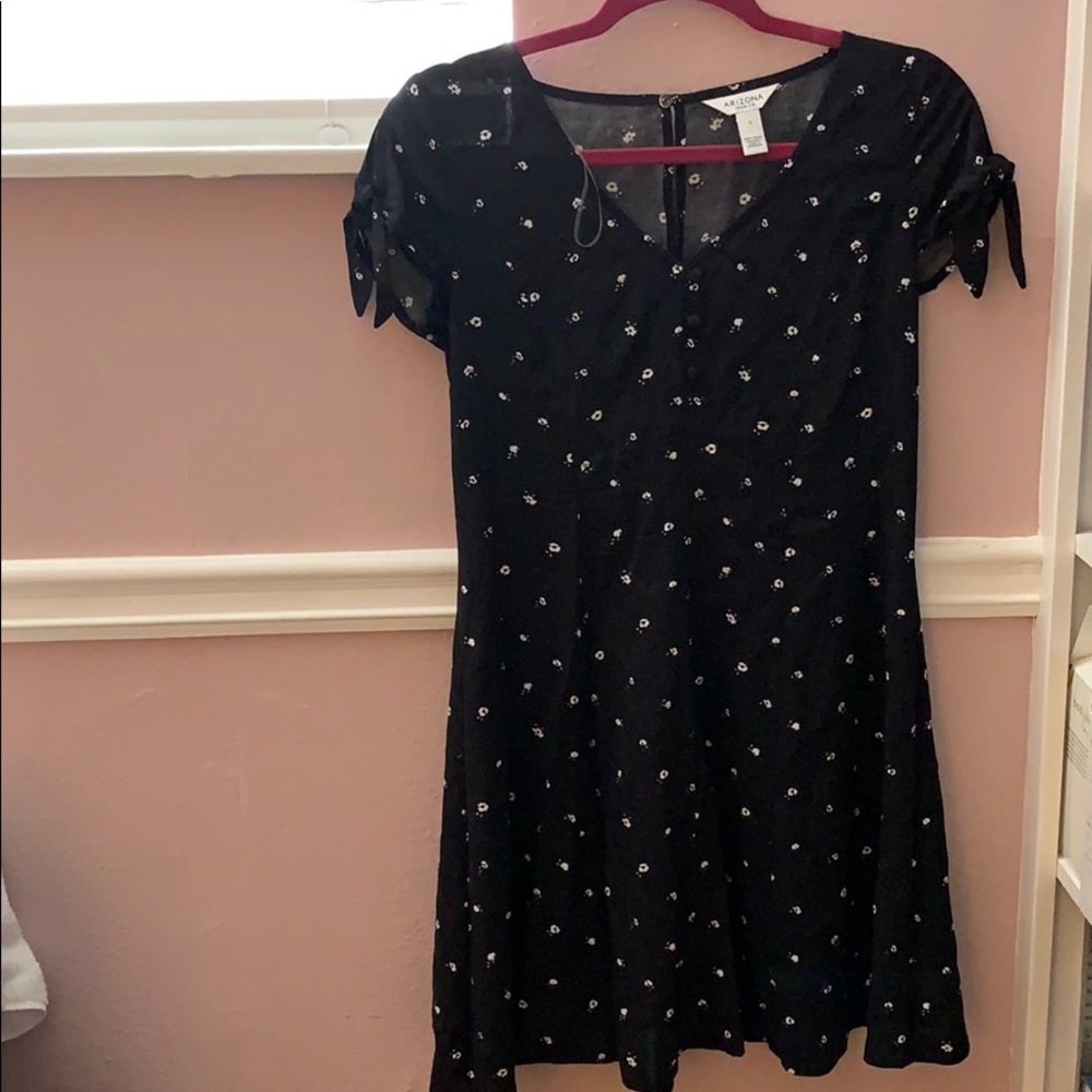 Black and white flower dress $10